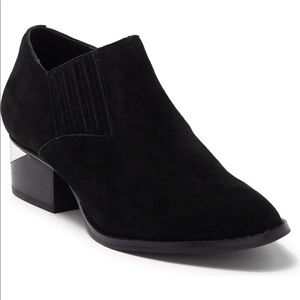 Steve Madden - Barnett Black Suede bootie Sz. W 8.5